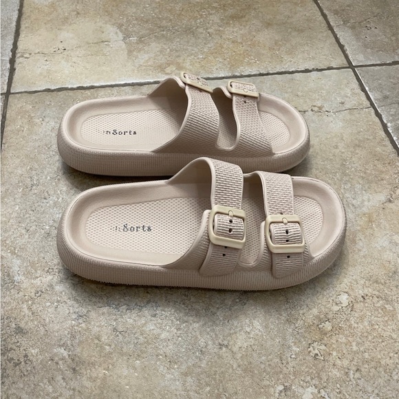 Women’s slides - Picture 2 of 4